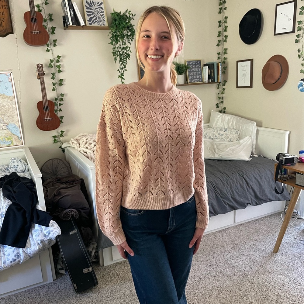 Lightweight peach sweater xs